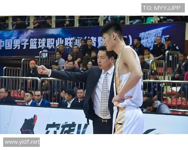 孙铭徽的篮球之路：从默默无闻到闪耀赛场的传奇成长故事